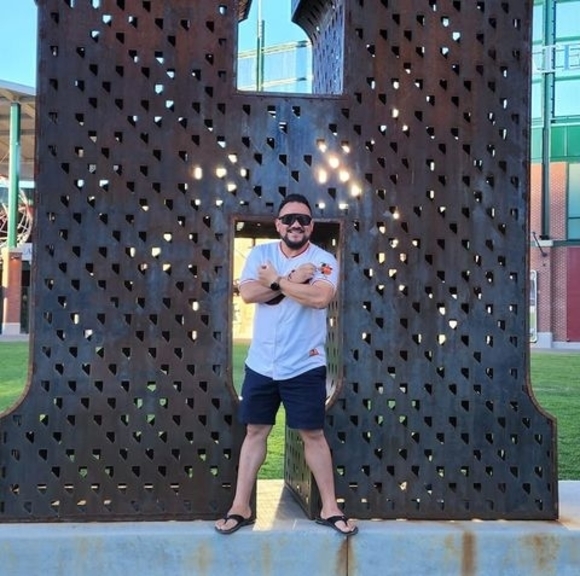 Meet your Posher, Josue - Picture 1 of 1